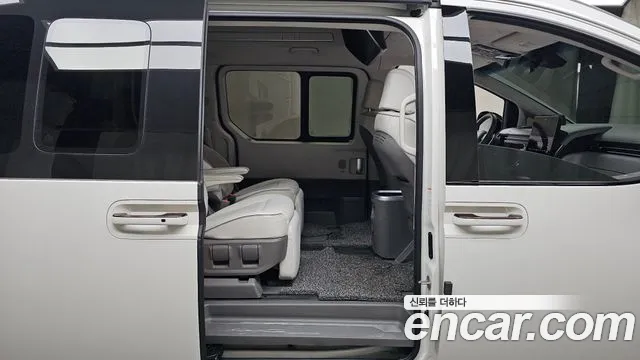 Hyundai Staria 2022 thumb 10