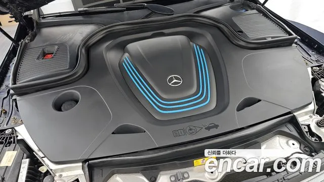 Mercedes-Benz EQC 2020 thumb 6
