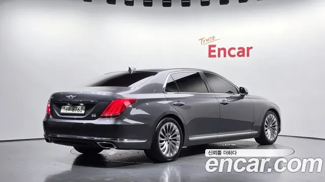 Genesis G90 2016 thumb 2