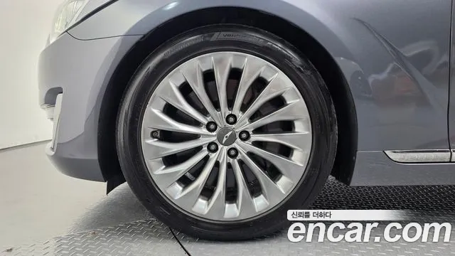 Genesis G90 2016 thumb 5