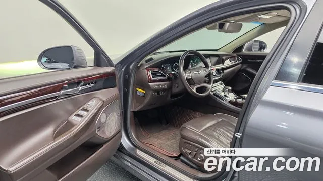 Genesis G90 2016 thumb 10