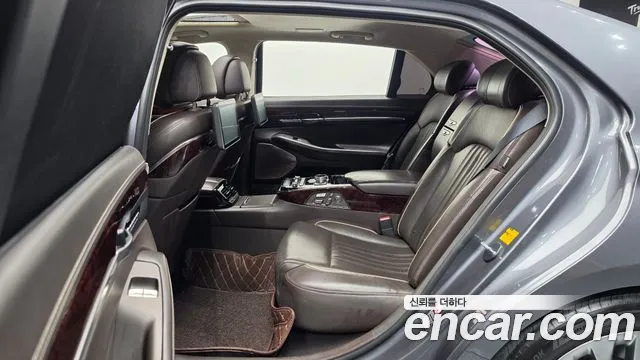 Genesis G90 2016 thumb 11