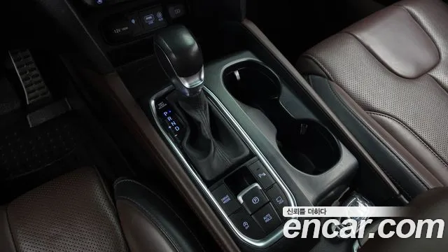Hyundai Santa Fe 2018 thumb 9