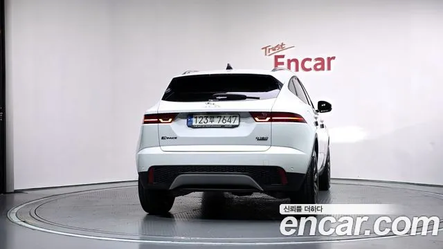 Jaguar E-Pace 2020 thumb 4