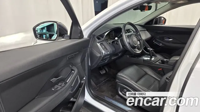 Jaguar E-Pace 2020 thumb 10