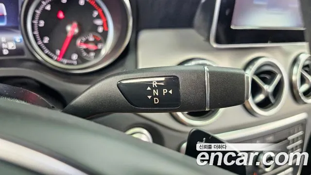 Mercedes-Benz CLA 2018 thumb 9