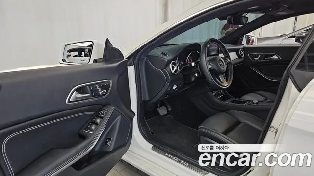 Mercedes-Benz CLA 2018 thumb 10