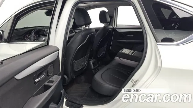 BMW 2-Series 2017 thumb 12