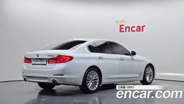 BMW 5-Series 2018 thumb 2
