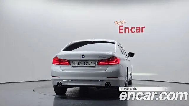 BMW 5-Series 2018 thumb 4