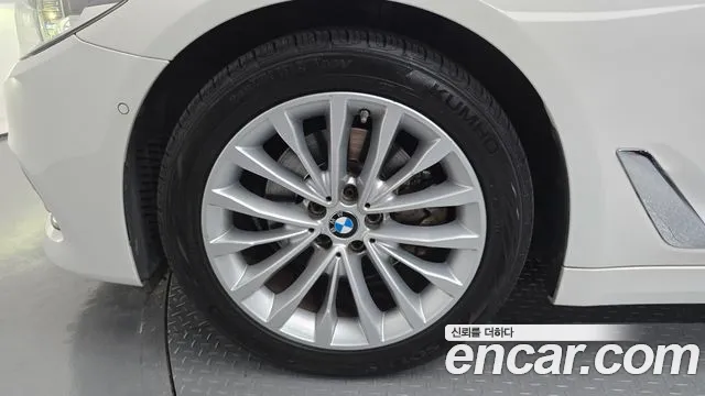 BMW 5-Series 2018 thumb 5