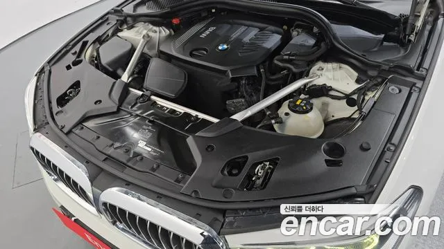 BMW 5-Series 2018 thumb 6