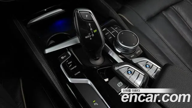 BMW 5-Series 2018 thumb 9