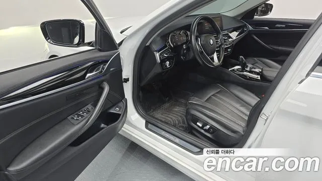 BMW 5-Series 2018 thumb 10