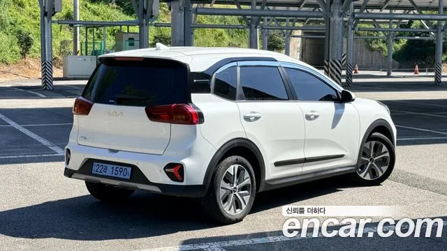 Kia Niro 2023 thumb 2