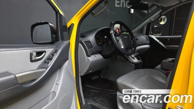 Hyundai Starex 2015 thumb 10