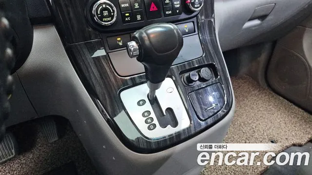 Kia Carnival 2013 thumb 9