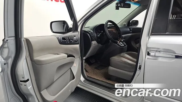 Kia Carnival 2013 thumb 10