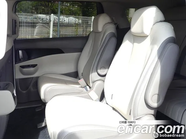 Kia Carnival 2021 thumb 11