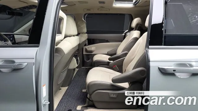 Kia Carnival 2024 thumb 11