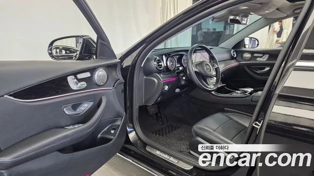 Mercedes-Benz E-Класс 2017 thumb 10