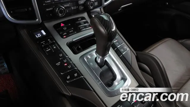 Porsche Cayenne 2015 thumb 9