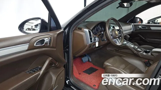 Porsche Cayenne 2015 thumb 10