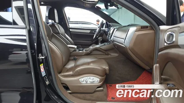 Porsche Cayenne 2015 thumb 11