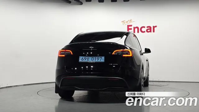 Tesla Model Y 2024 thumb 3