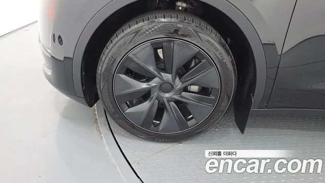 Tesla Model Y 2024 thumb 4