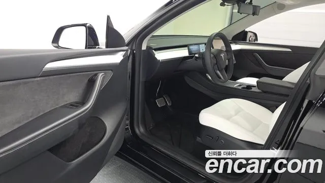 Tesla Model Y 2024 thumb 9