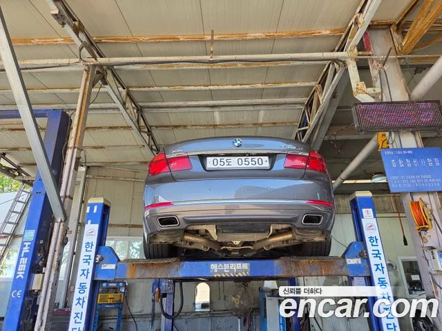 BMW 7-Series 2015 thumb 2