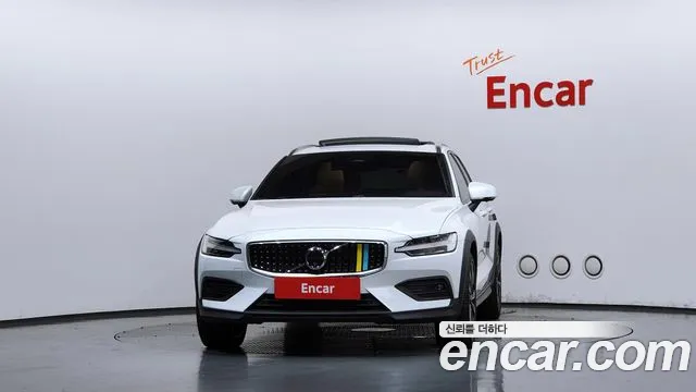 Volvo V60 2023 thumb 3