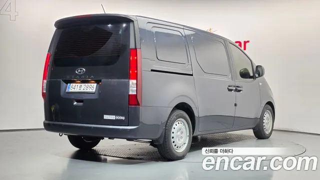 Hyundai Staria 2023 thumb 2