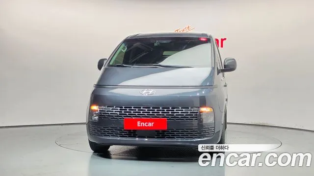 Hyundai Staria 2023 thumb 3