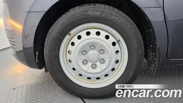 Hyundai Staria 2023 thumb 5