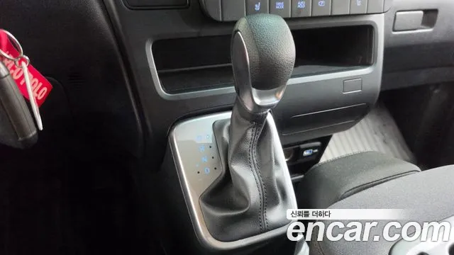 Hyundai Staria 2023 thumb 9