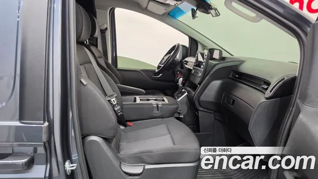 Hyundai Staria 2023 thumb 11