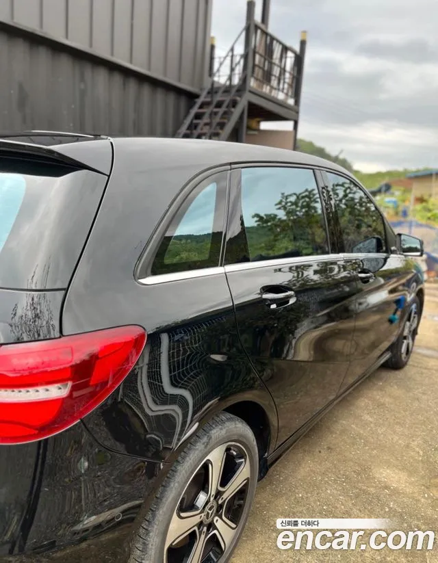 Mercedes-Benz B-Class 2018 thumb 2