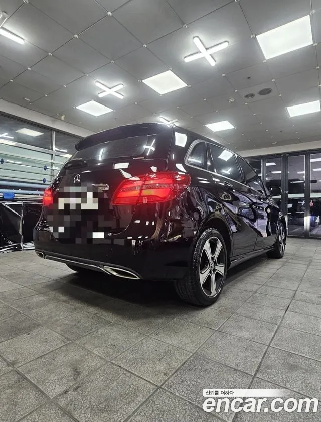 Mercedes-Benz B-Class 2018 thumb 5