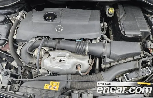 Mercedes-Benz B-Class 2018 thumb 6