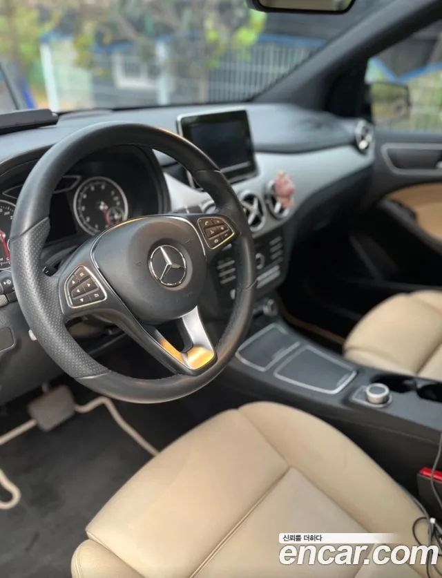 Mercedes-Benz B-Class 2018 thumb 8