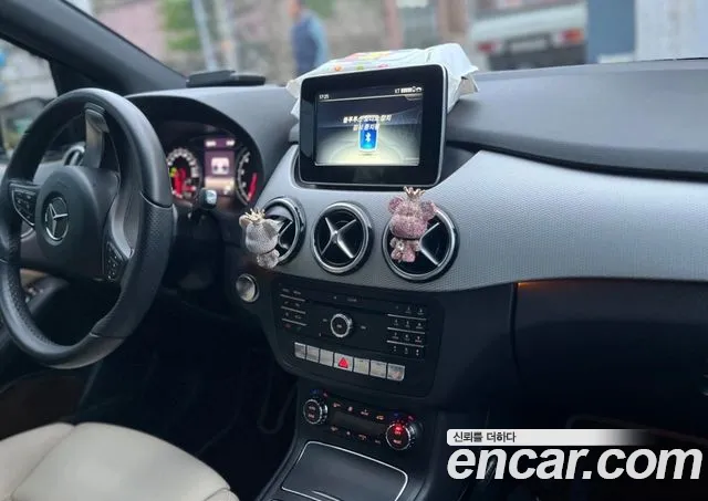 Mercedes-Benz B-Class 2018 thumb 9