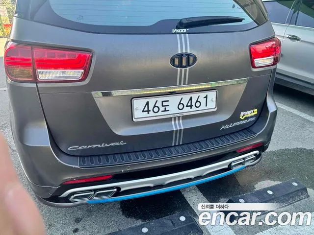 Kia Carnival 2017 thumb 4
