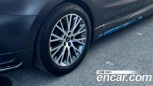 Kia Carnival 2017 thumb 5