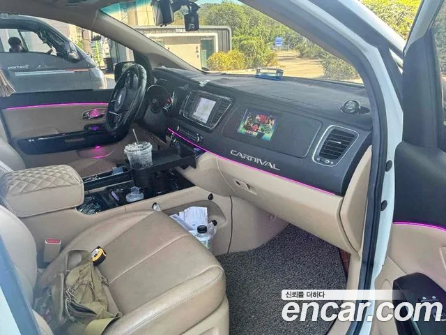 Kia Carnival 2017 thumb 7