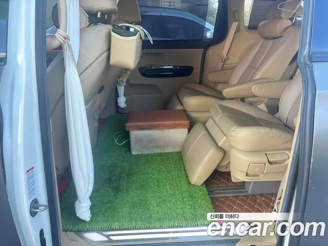 Kia Carnival 2017 thumb 10