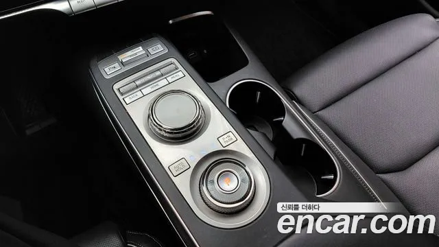 Genesis GV70 2022 thumb 9