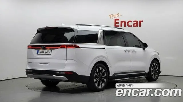 Kia Carnival 2023 thumb 2