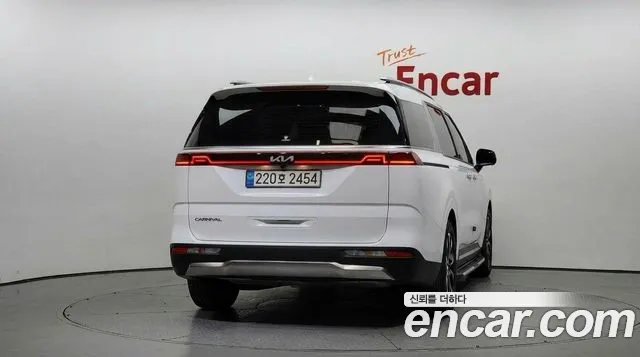Kia Carnival 2023 thumb 4